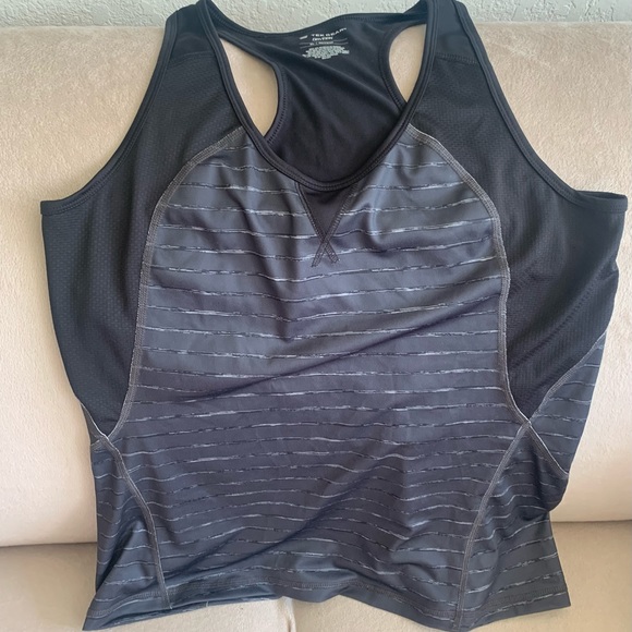 Lot of four athletic clothing - - Picture 1 of 10